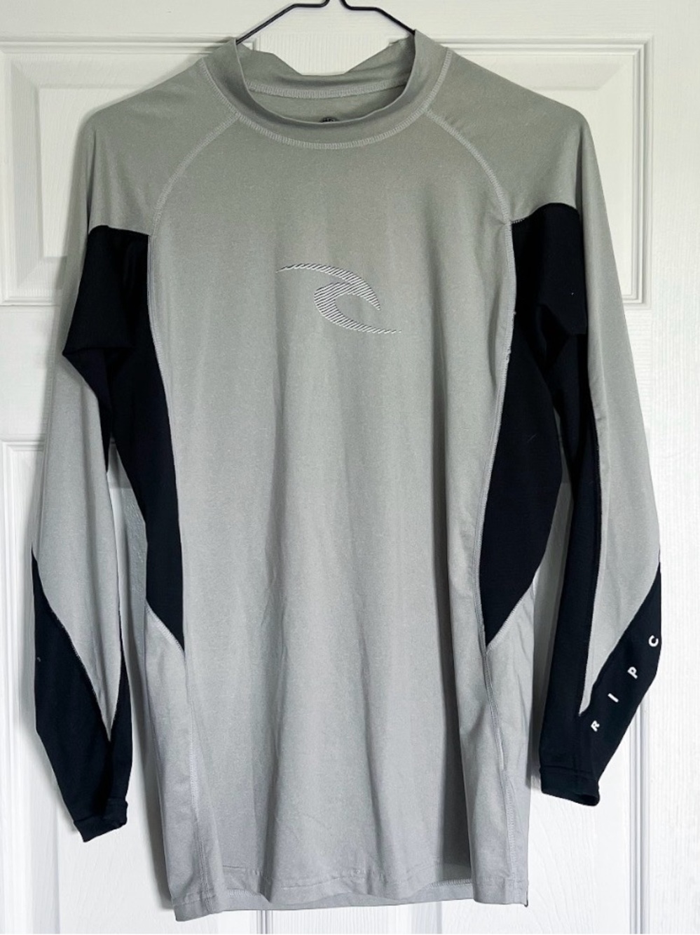 Rip Curl Men's Long Sleeve Rash Guard - Grey/Black large